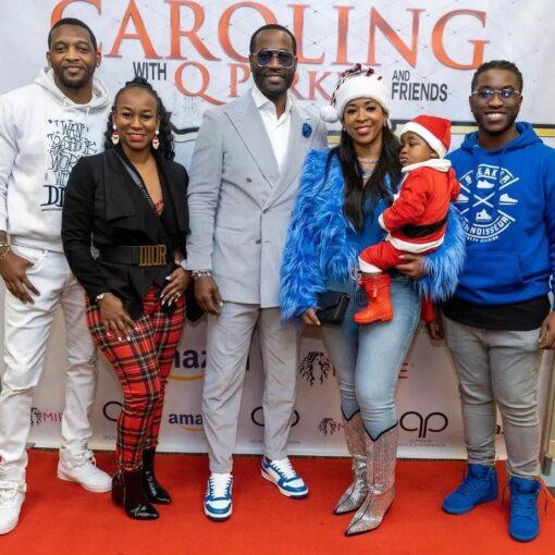 Reposted from @qparker112 #FAMILY @qparkerlegacyfoundation #CarolingWithQParker&Friends2022 @qparkerandfriends 📸 : @pbiaguiphoto